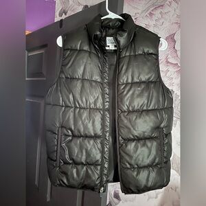 Old Navy Black Puffer Vest - Size Large (10-12)